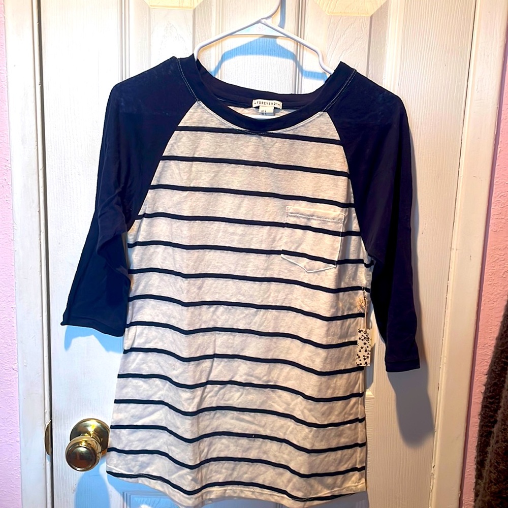 🔴‼️Forever 21 baseball tee ⚾️👚